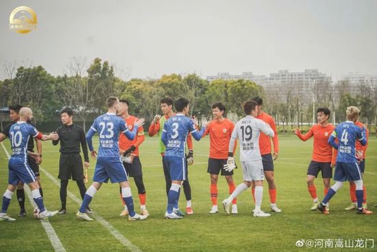 美女扒开屁股让男人操